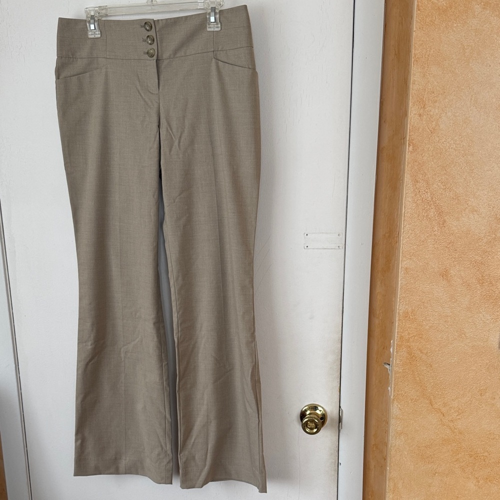The Limited Women’s Tan Cassidy Fit Flare Leg Trousers. Size 8